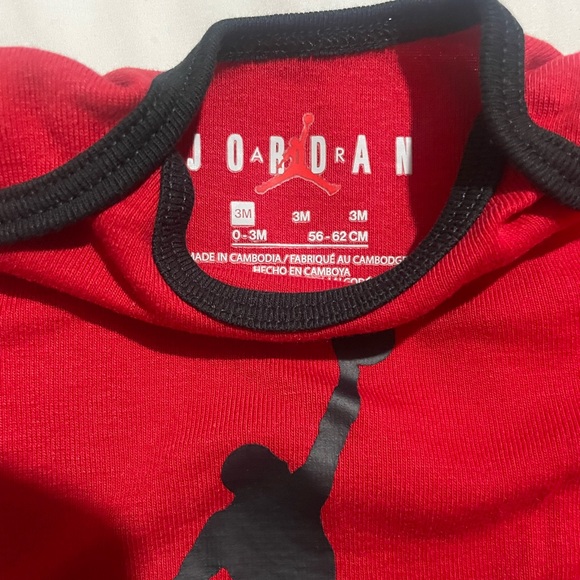 Jordan onesie - Picture 2 of 3